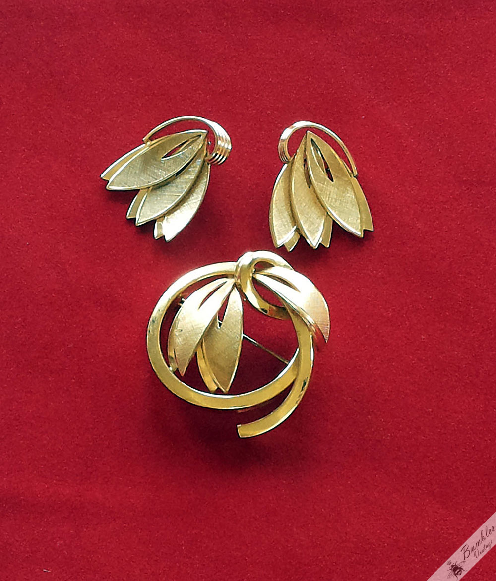 Vintage Gold Plated Germany Leaves Bow Brooch & Clip Earrings Demi Parure Set