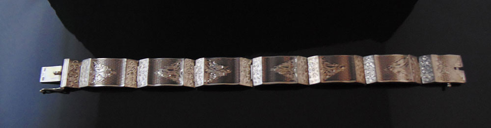 Vintage Silver Hinged Etched Hollow Bracelet European c1940s - Image 3