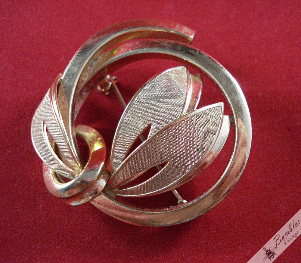 Vintage Gold Plated Germany Leaves Bow Brooch & Clip Earrings Demi Parure Set - Image 6